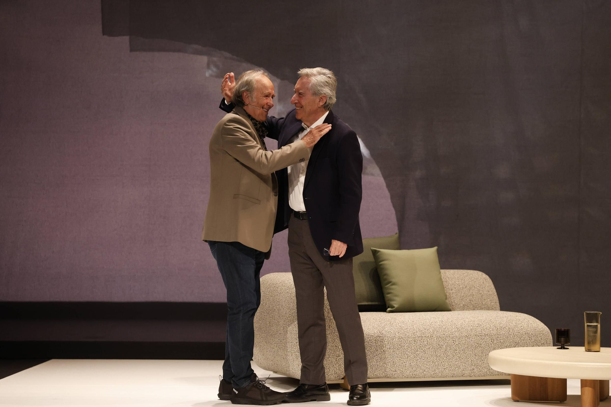 Así fue el encuentro entre Serrat e Iñaki Gabilondo en Gijón.