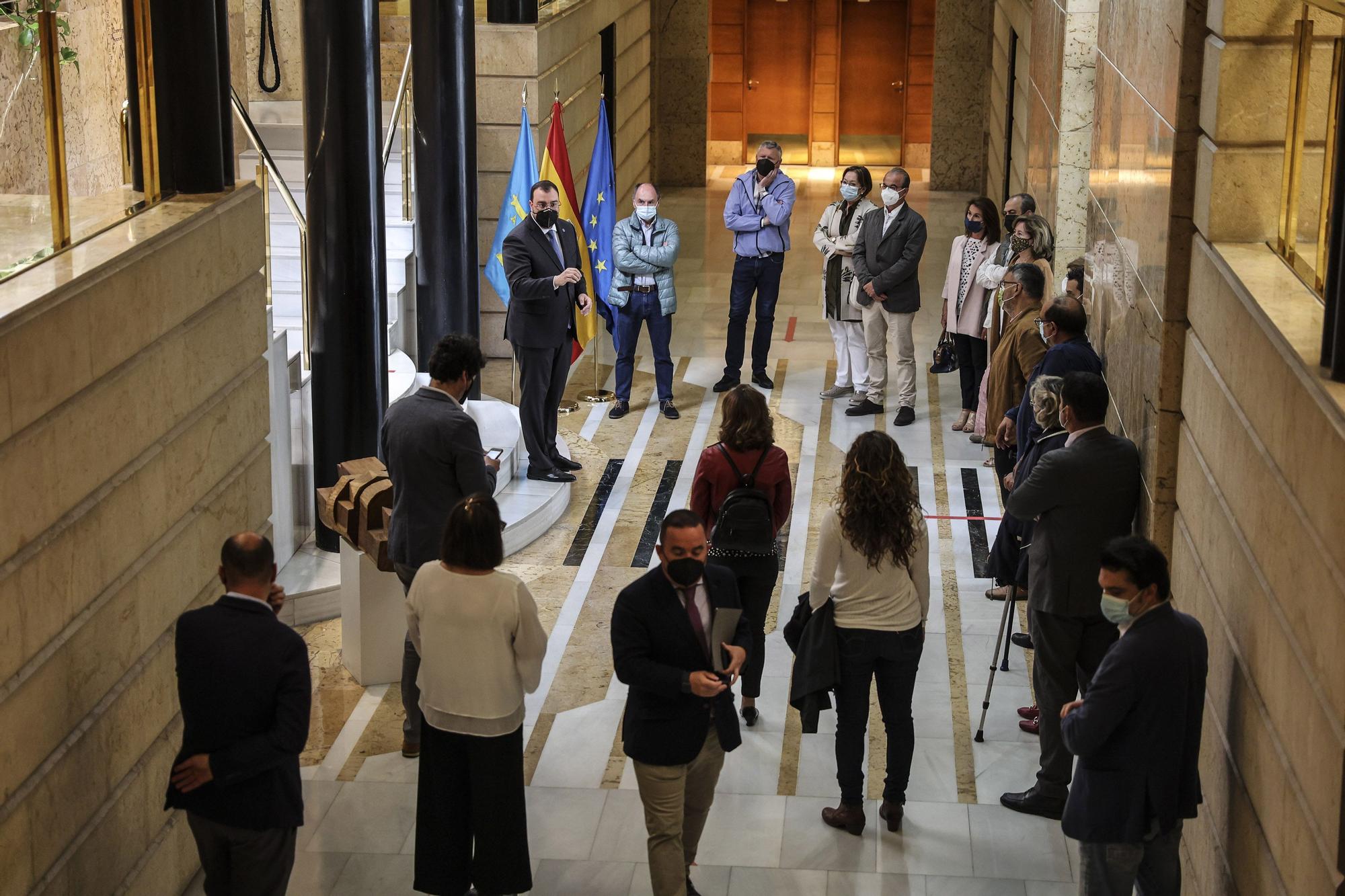 Así fue la visita guiada por Barbón a "la casa" presidencial para los lectores de LA NUEVA ESPAÑA