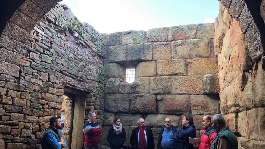 Autoritats i tècnics durant la visita i la recepció formal de l&#039;obra que es va fer ahir a la Torre del Breny