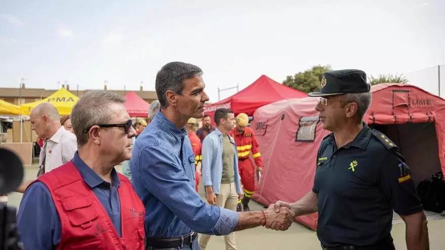Sánchez pide alcanzar un gran pacto de Estado contra la emergencia climática en plena lucha contra el incendio de La Mierla