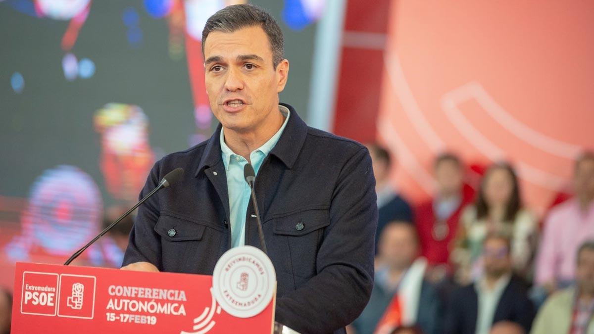 Pedro Sánchez acusa al PP de querer retroceder 40 años .