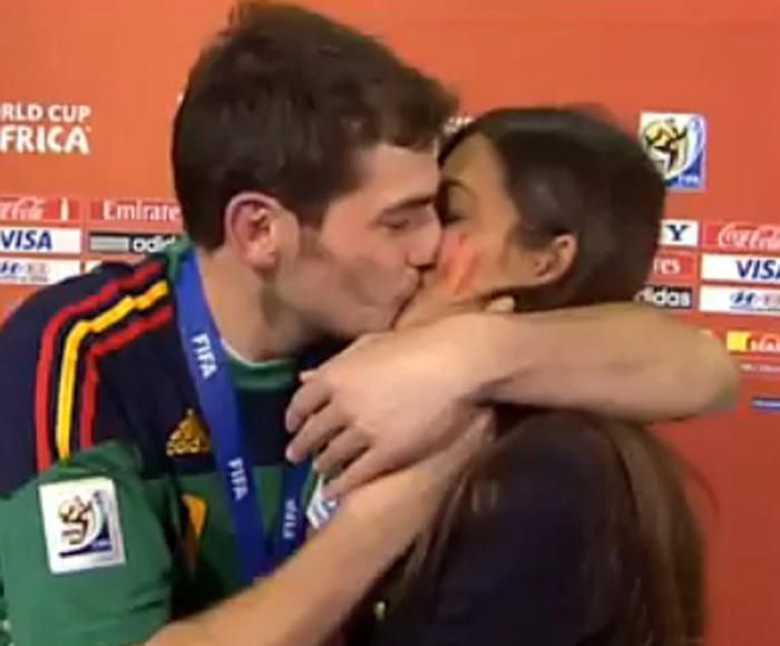 Beso de Iker y Sara, Marta Nieto