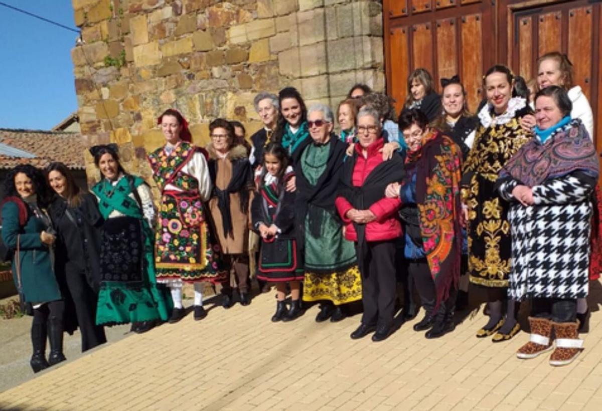 Las mujeres de Los Valles se van de fiesta por Santa Águeda