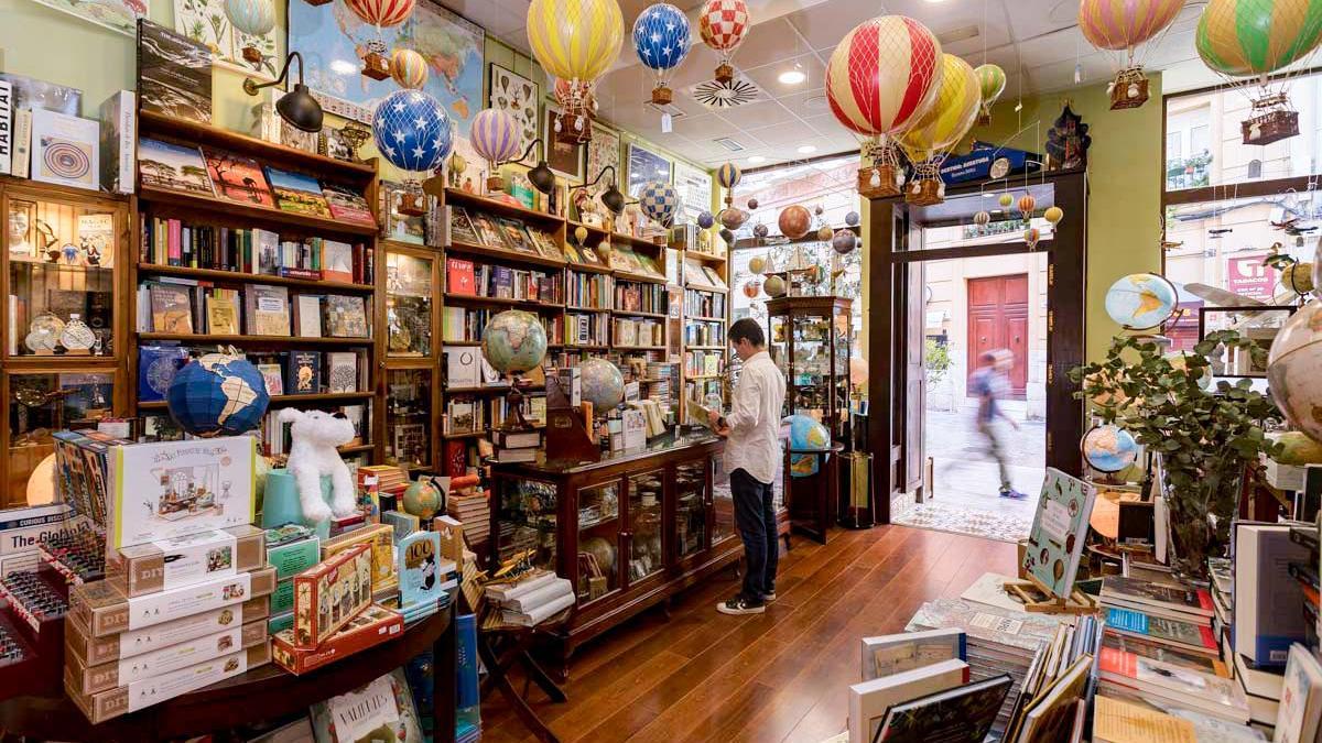 Interior de la Librería Mapas y Compañía, de Málaga.