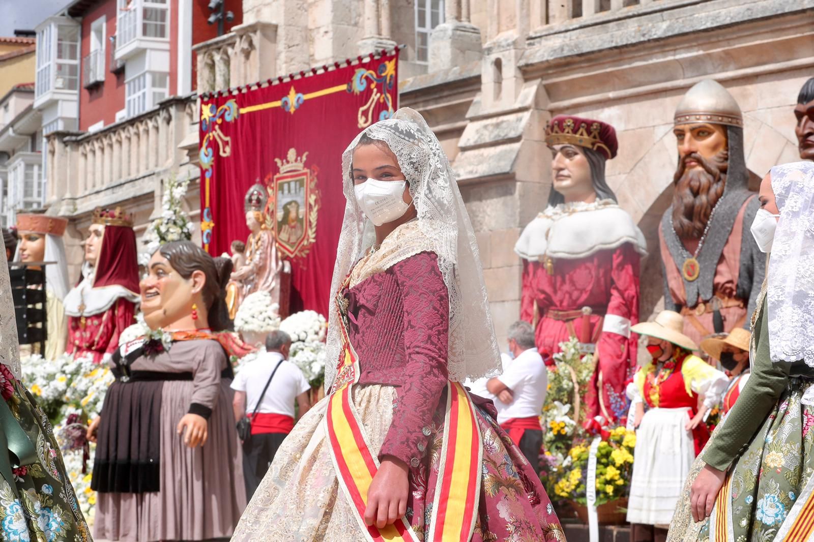 La corte mayor y la fallera mayor infantil visitan Burgos