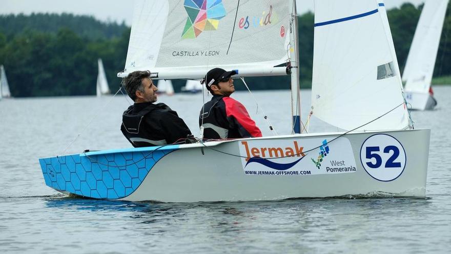 Cabello y Lago, durante una regata.