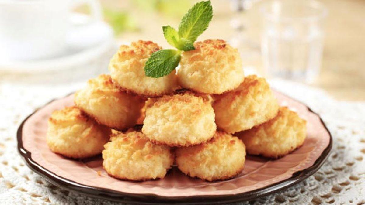 Así son las bolitas dulces de Navidad sin azúcar, sin harina, sin horno y rápidas de elaborar.