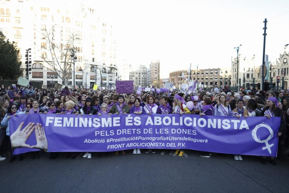 Masiva manifestación en el Día de la Mujer en València