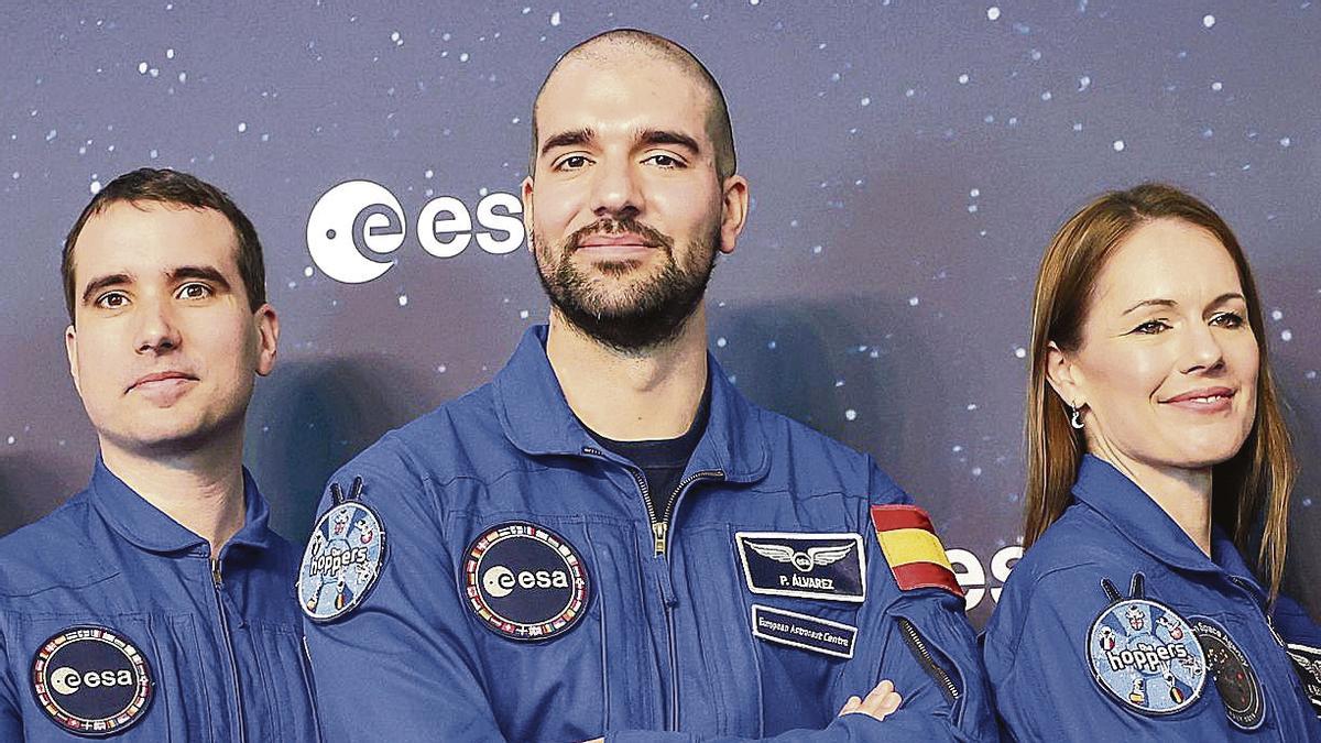 El astronauta español Pablo Álvarez, en el centro de la imagen.