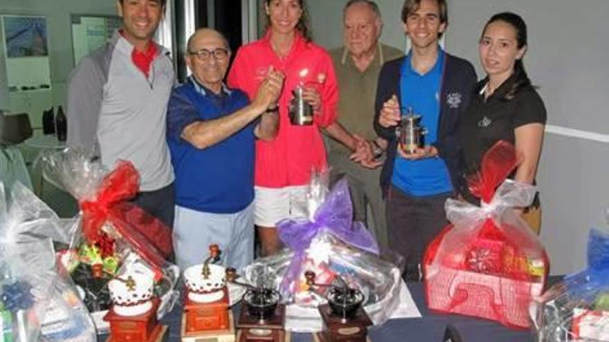 La Escuela de Golf Elche acoge una edición más el torneo por parejas «Cafés Damasol»