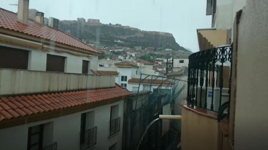 Fuertes lluvias en el casco antiguo de Lorca, en la tarde de este martes