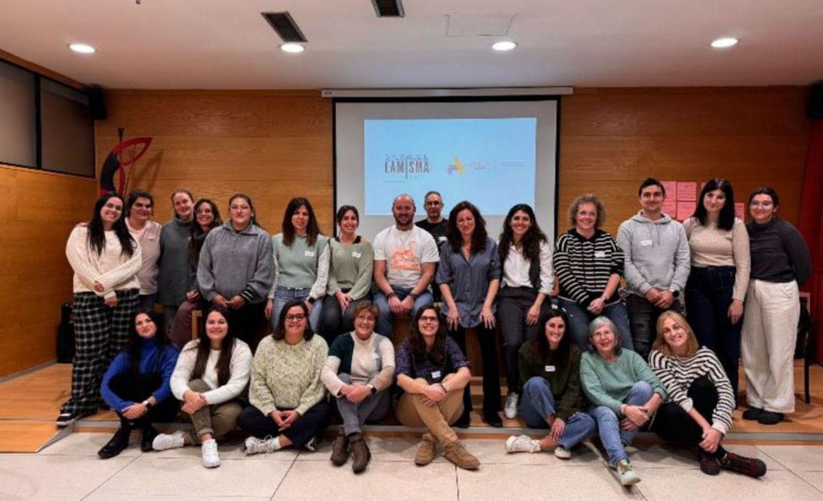 Profesionales participantes en el curso de asistencia personal de la Fundación Inclusión y Apoyo Aprocor en la UVigo. |