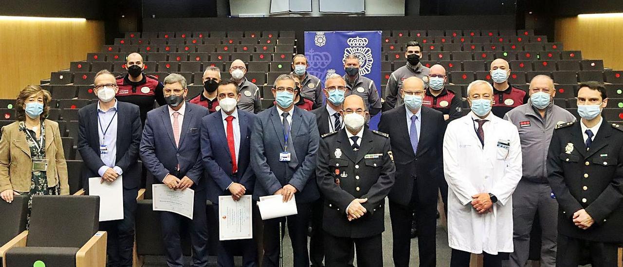 Asistentes al acto del homenaje de la Policía Nacional, el miércoles, en el Álvaro Cunqueiro.