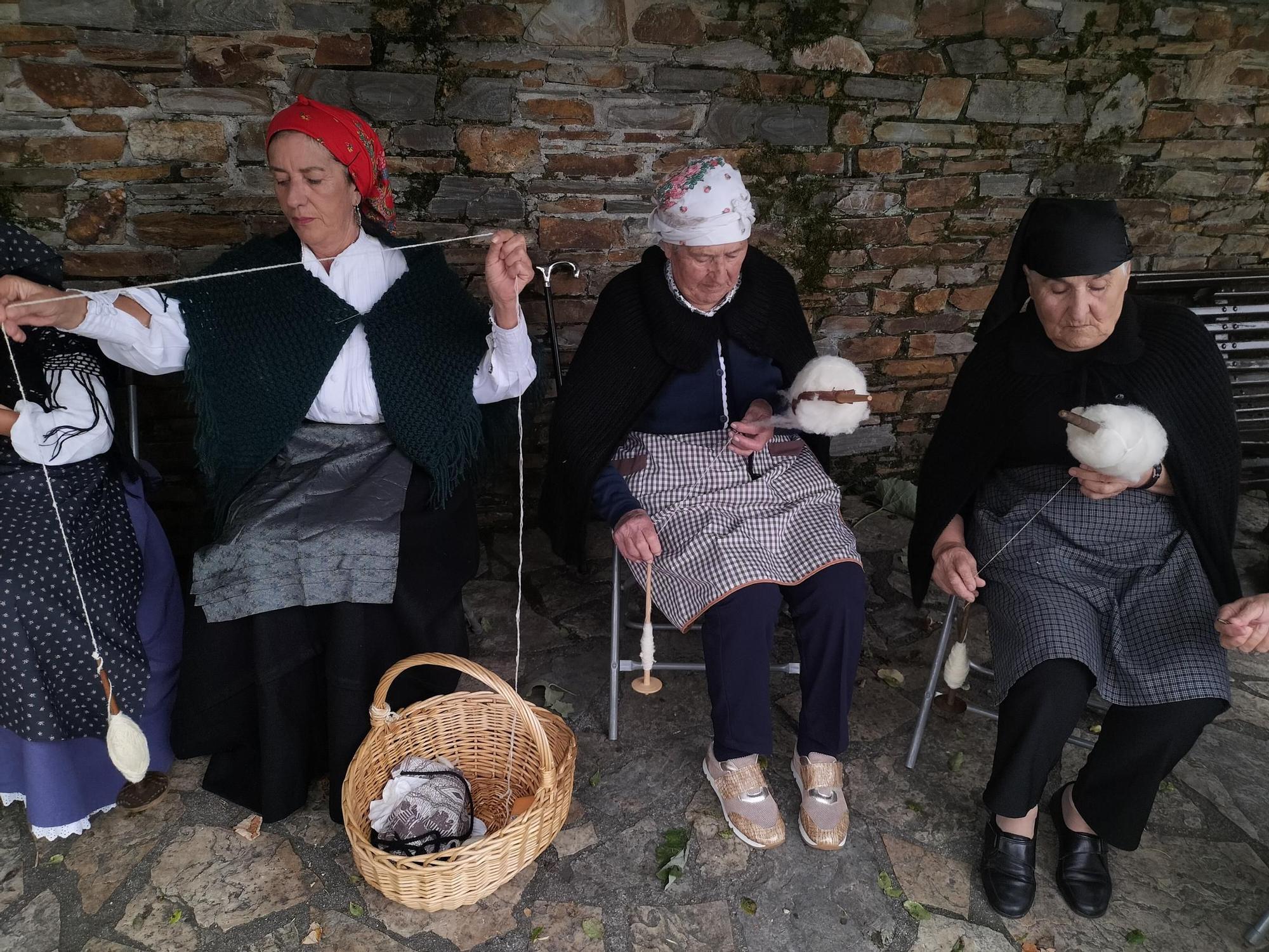 En imágenes: Santa Eulalia de Oscos encuentra a hilanderas y herreros