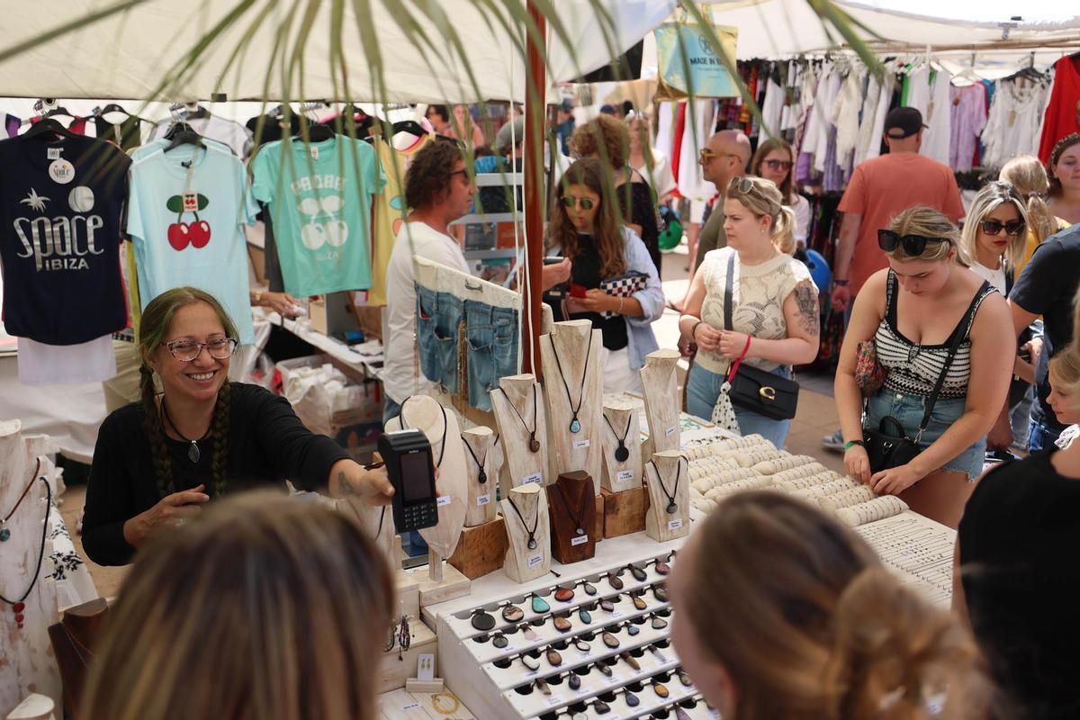 La apertura del Hippy Market de es Canar, en imágenes
