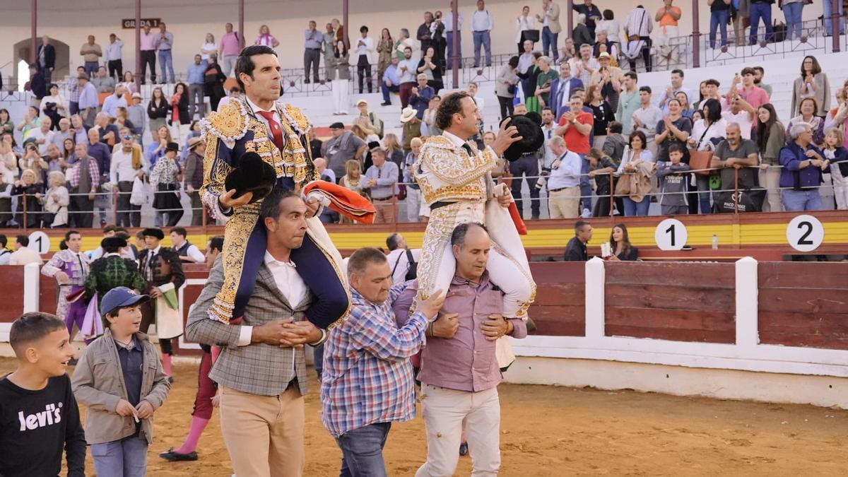 Ferrera y De Justo, a hombros en una gran tarde de toros en Mérida.