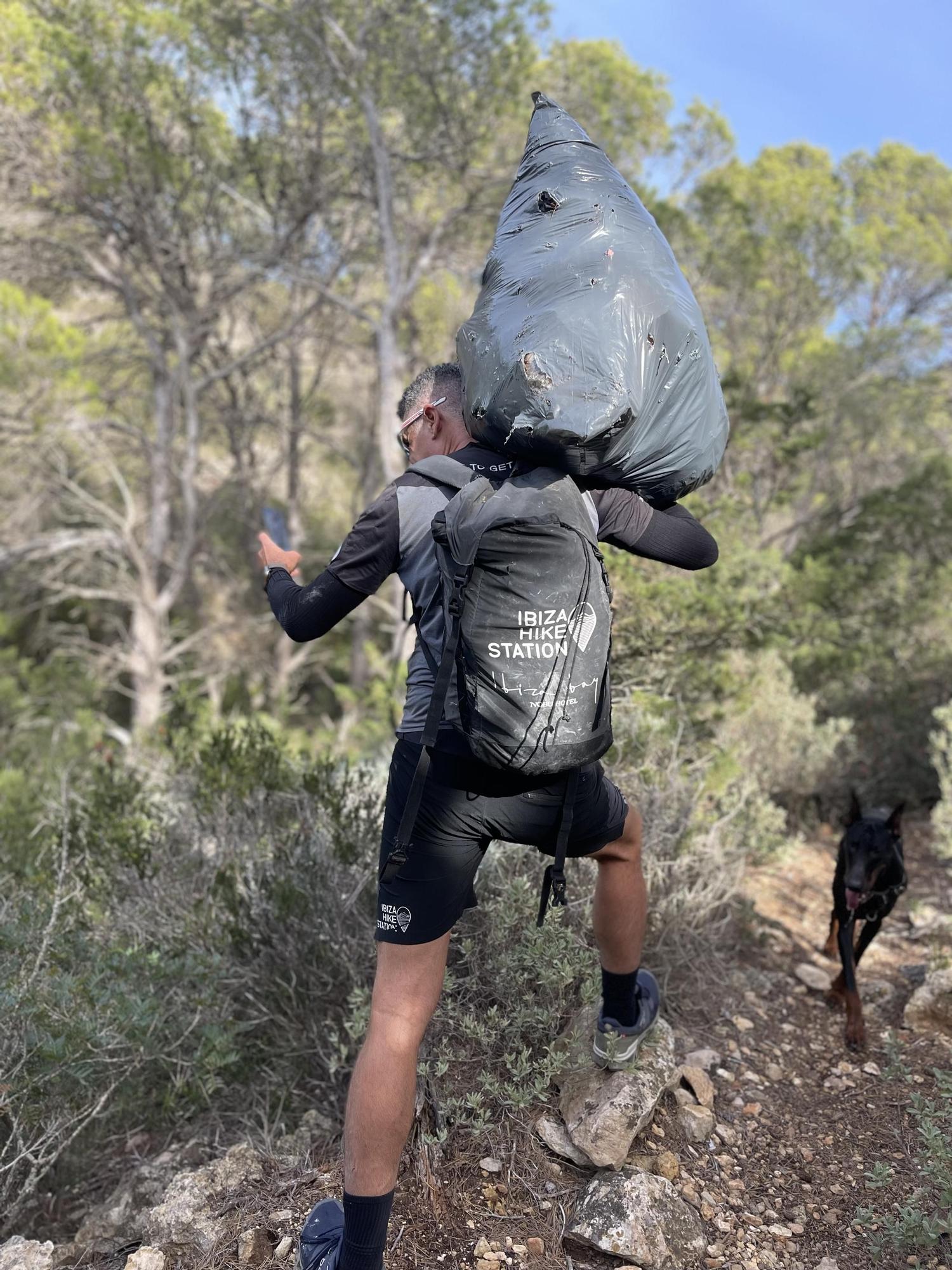 Ibiza Hikes Station celebra una caminata y limpieza de monte a favor de IFCC