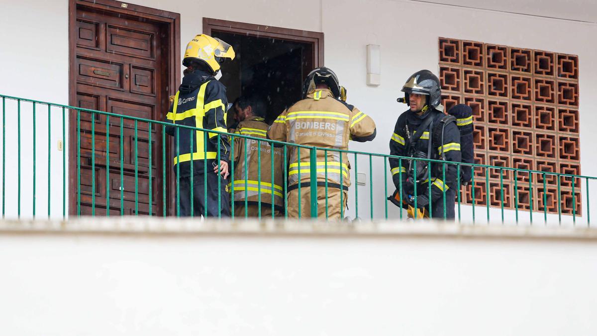 Alarma por un incendio en la cocina de un piso en Ibiza