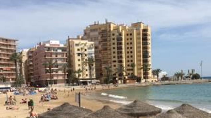 Las playas de la Vega Baja se olvidan del servicio de socorristas