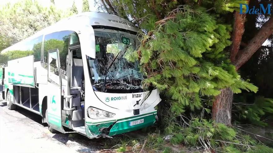 Accidente entre un autocar y un turismo en Cala Millor