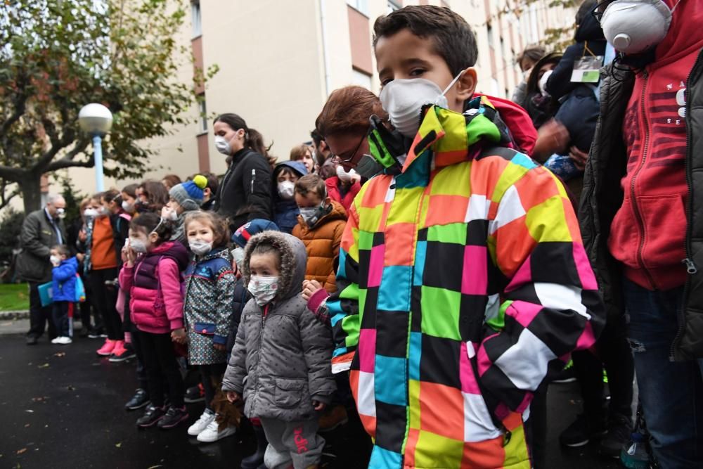 La comunidad educativa exige que se paralicen las obras en el centro los días lectivos - Alertan de que los operarios trabajan con amianto