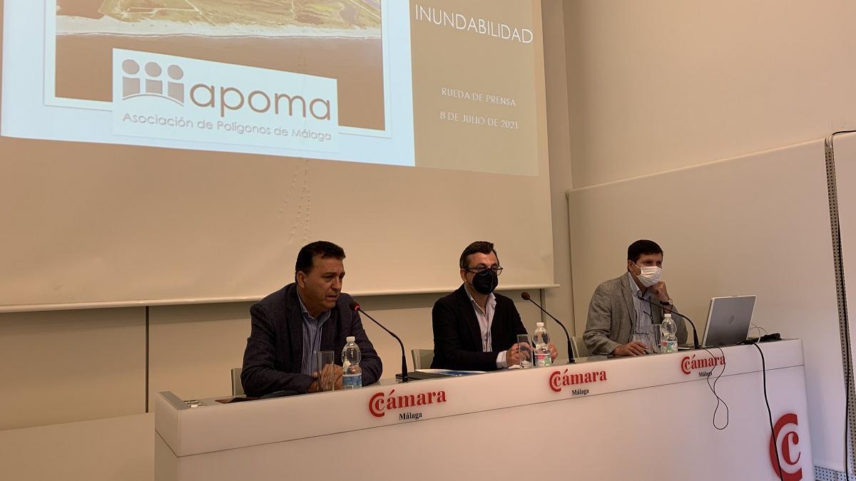 Sergio Cuberos, Manuel Jiménez y Antonio López, en la rueda de prensa de Apoma.