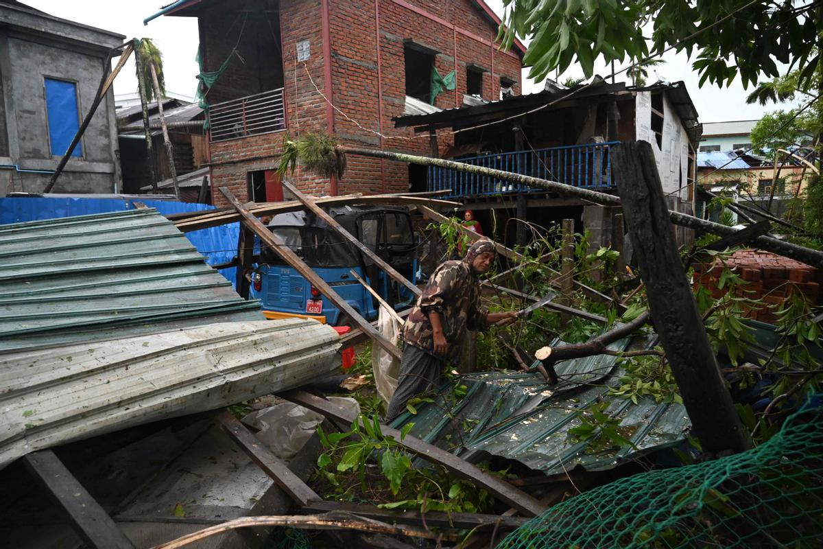 El ciclón Mocha arrasa las costas de Bangladés