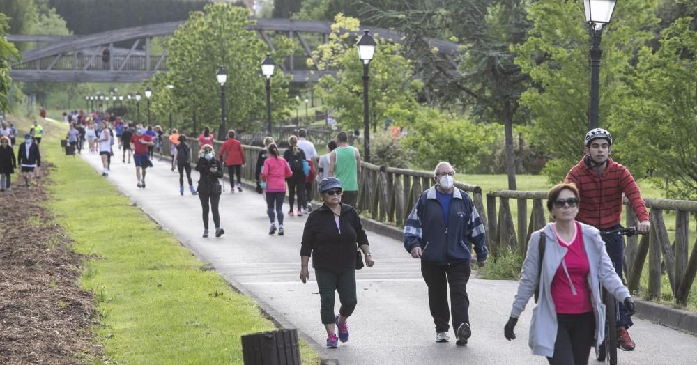 Oviedo se echa a la calle para hacer deporte en el primer día del desconfinamiento