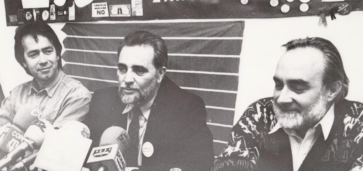 Francisco Guarido, Julio Anguita y Gabriel Guijosa, en 1994 | ARCHIVO