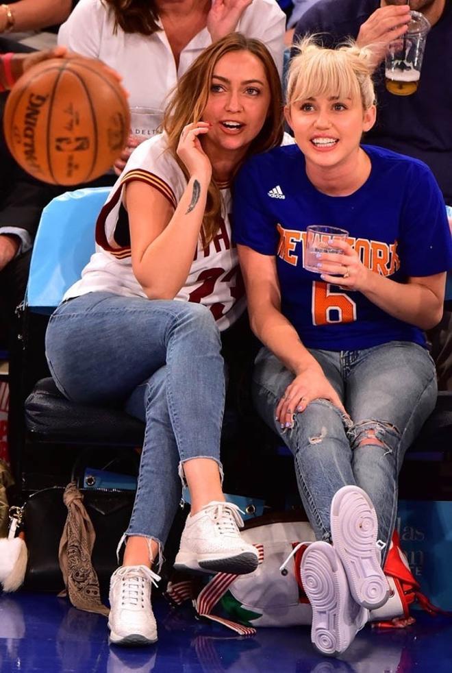 Miley Cyrus y su hermana Brandy