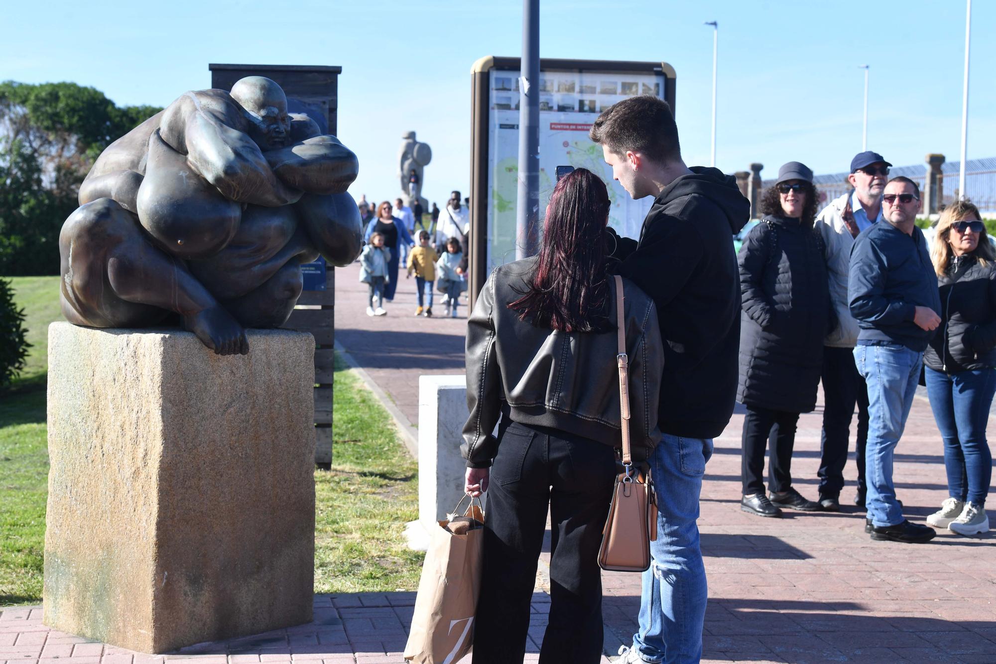 Semana Santa en A Coruña: turistas en la Torre de Hércules