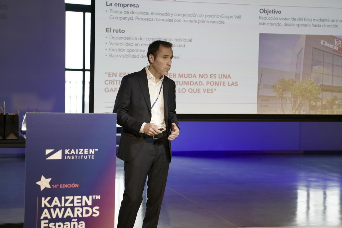 Víctor Monreal, responsable de Despiece en Cárnicas Cinco Villas, ha recogido el primer premio en representación de la compañía.