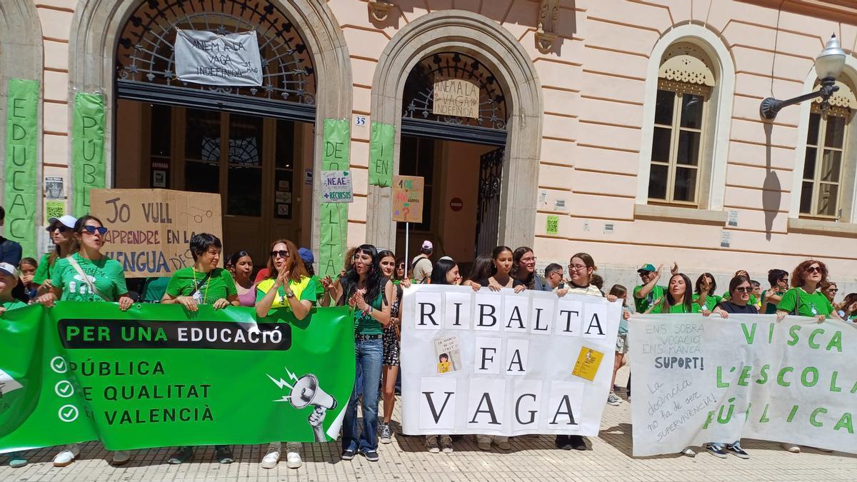 Los docentes de Castellón elevan la presión por las ratios, los recortes y el estado de los centros
