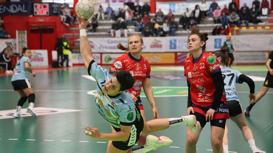 Cifuentes lanza durante el derbi de hace una semana. | Alba Villar