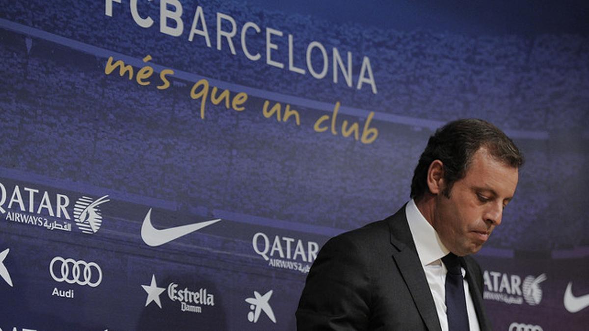 Sandro Rosell, antes de comenzar la rueda de prensa en la que ha anunciado su dimisión