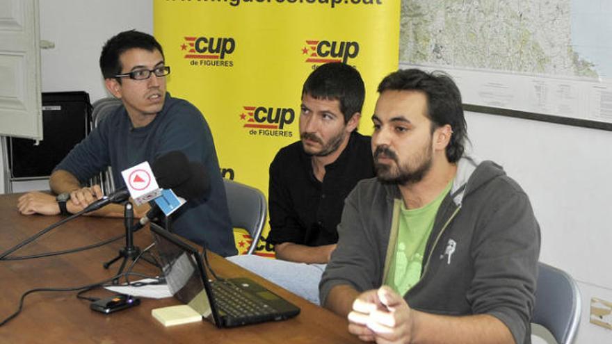 Membres del grup presentant la iniciativa que ha dut a terme.