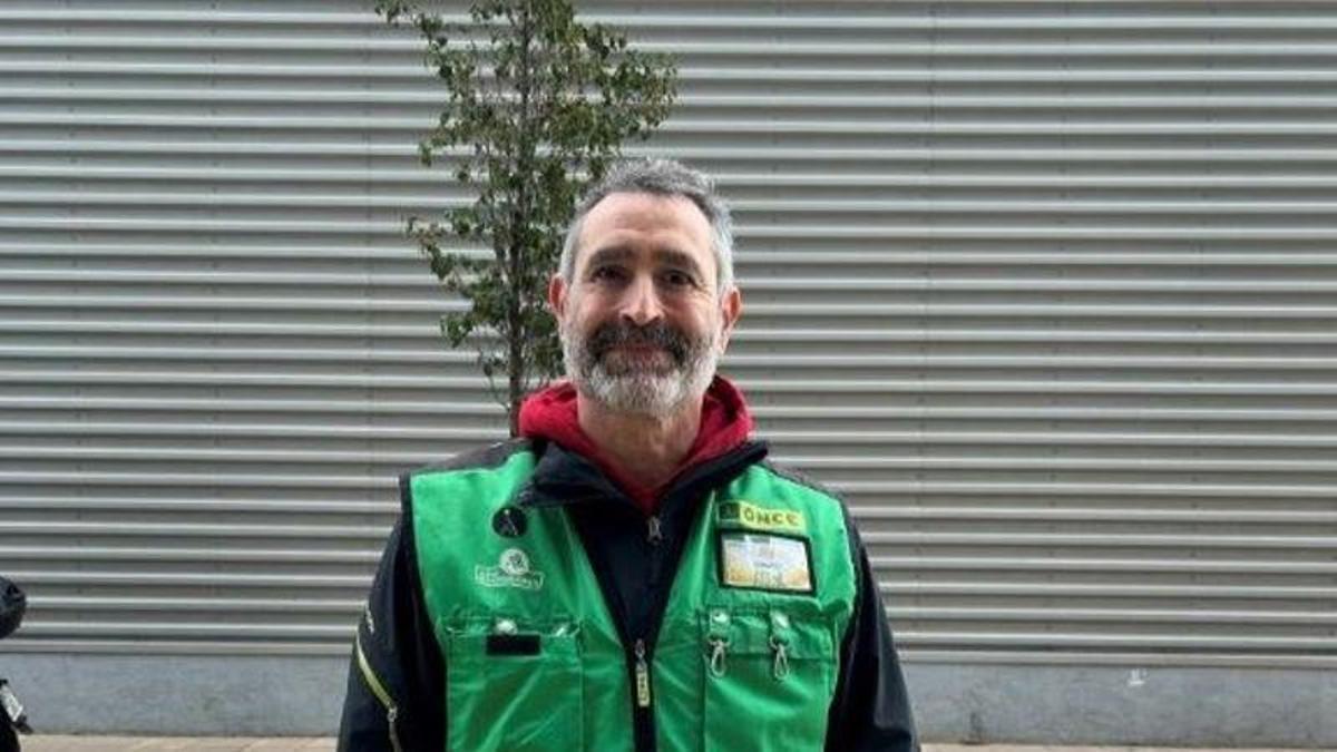 David Puchecha, vendedor de la ONCE en L'Hospitalet de Llobregat.