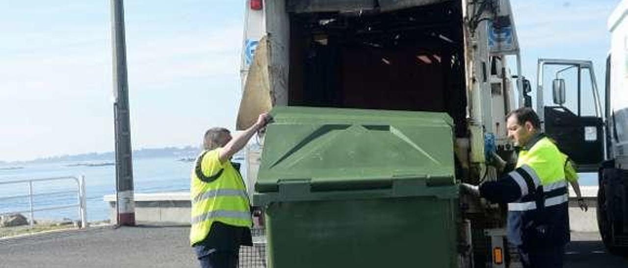 Un camión de basura en Vilanova. // Noé Parga