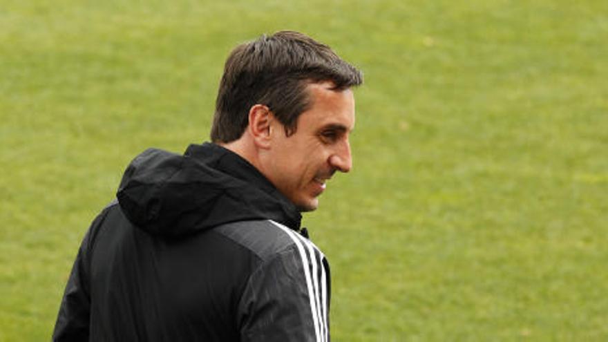 Gary Neville cambia el fútbol por hoteles.