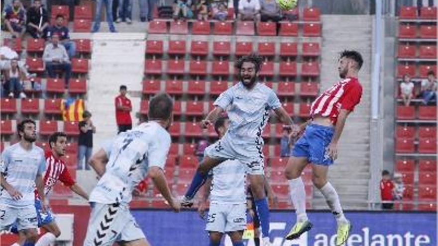 Alcalá debuta a l&#039;estadi en una defensa inèdita fins ara
