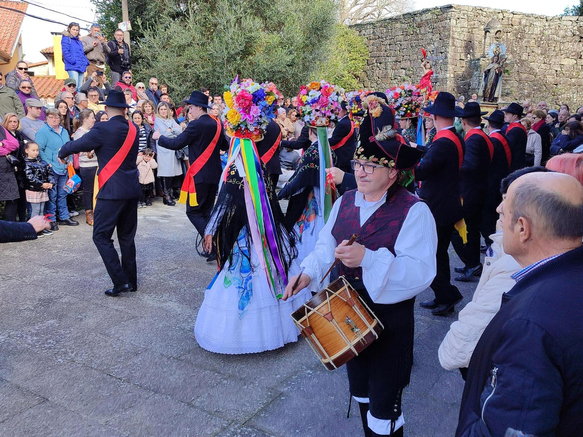 La Danza de las Flores conquista Aldán