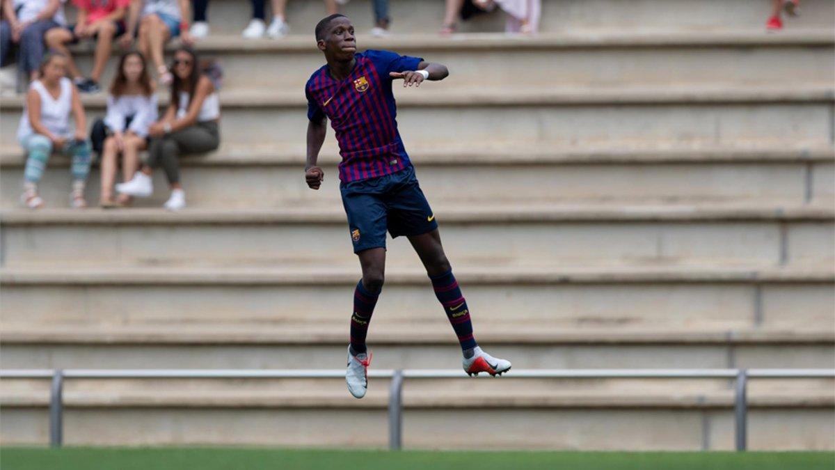 Ilaix, celebra uno de sus goles en la Ciudad Deportiva Joan Gamper