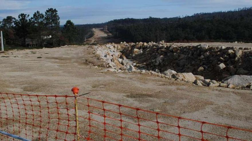 Estado de las obras de la autovía de A Costa da Morte, paralizadas hace más de dos años. m. c. suárez