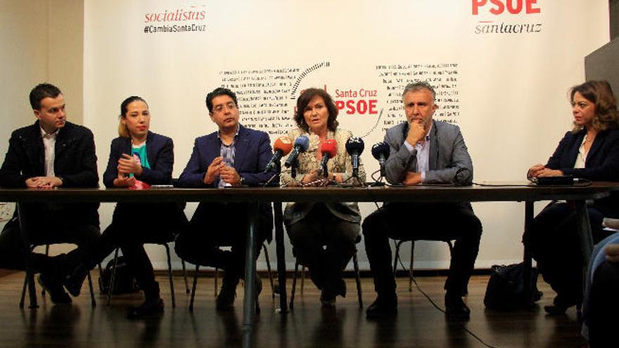 El PSOE busca una alianza electoral  con Curbelo para frenar a los críticos