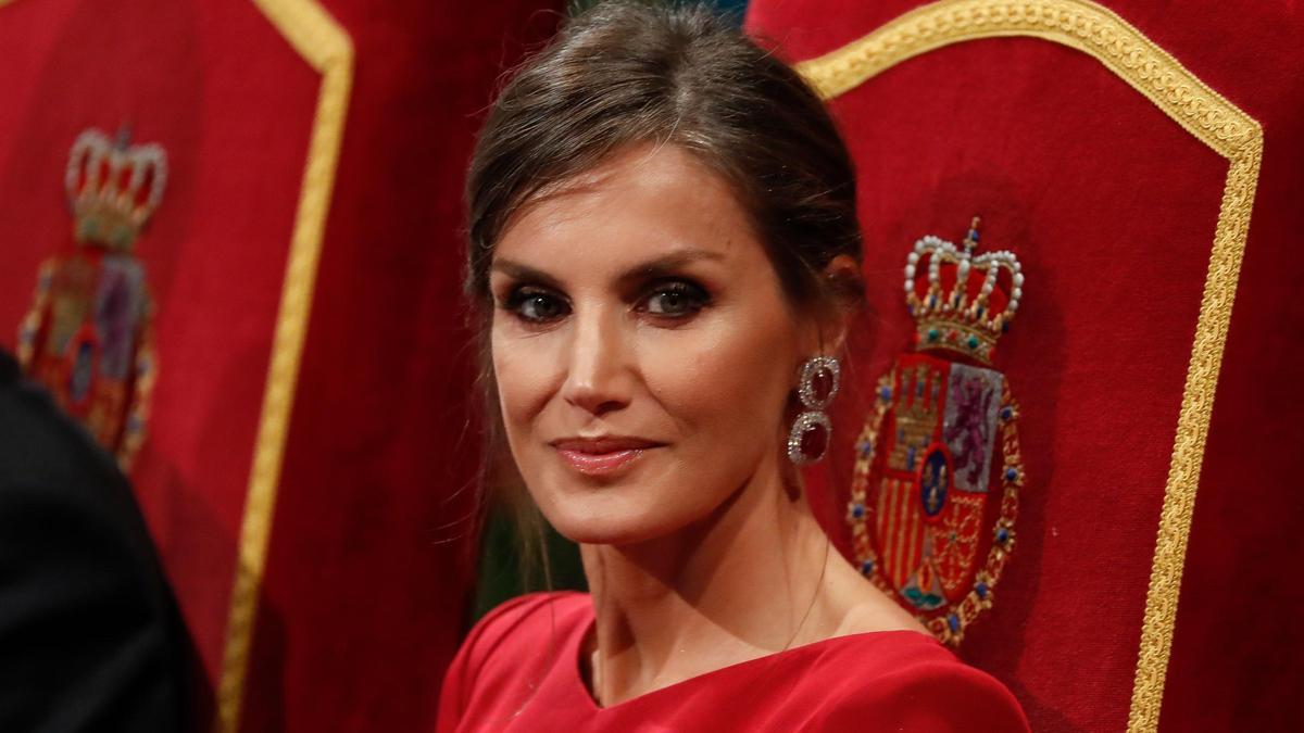 La Reina Letizia tiene el look ceremonial que querrás llevar a tu próxima boda