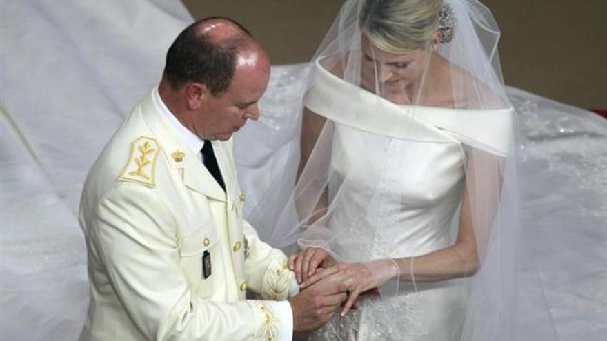 Alberto II y Charlene, durante la ceremonia religiosa