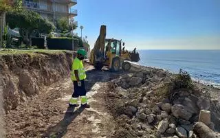 Costas inicia las obras del frente litoral de La Zofra y deja sin acceso a la playa a 1.500 personas