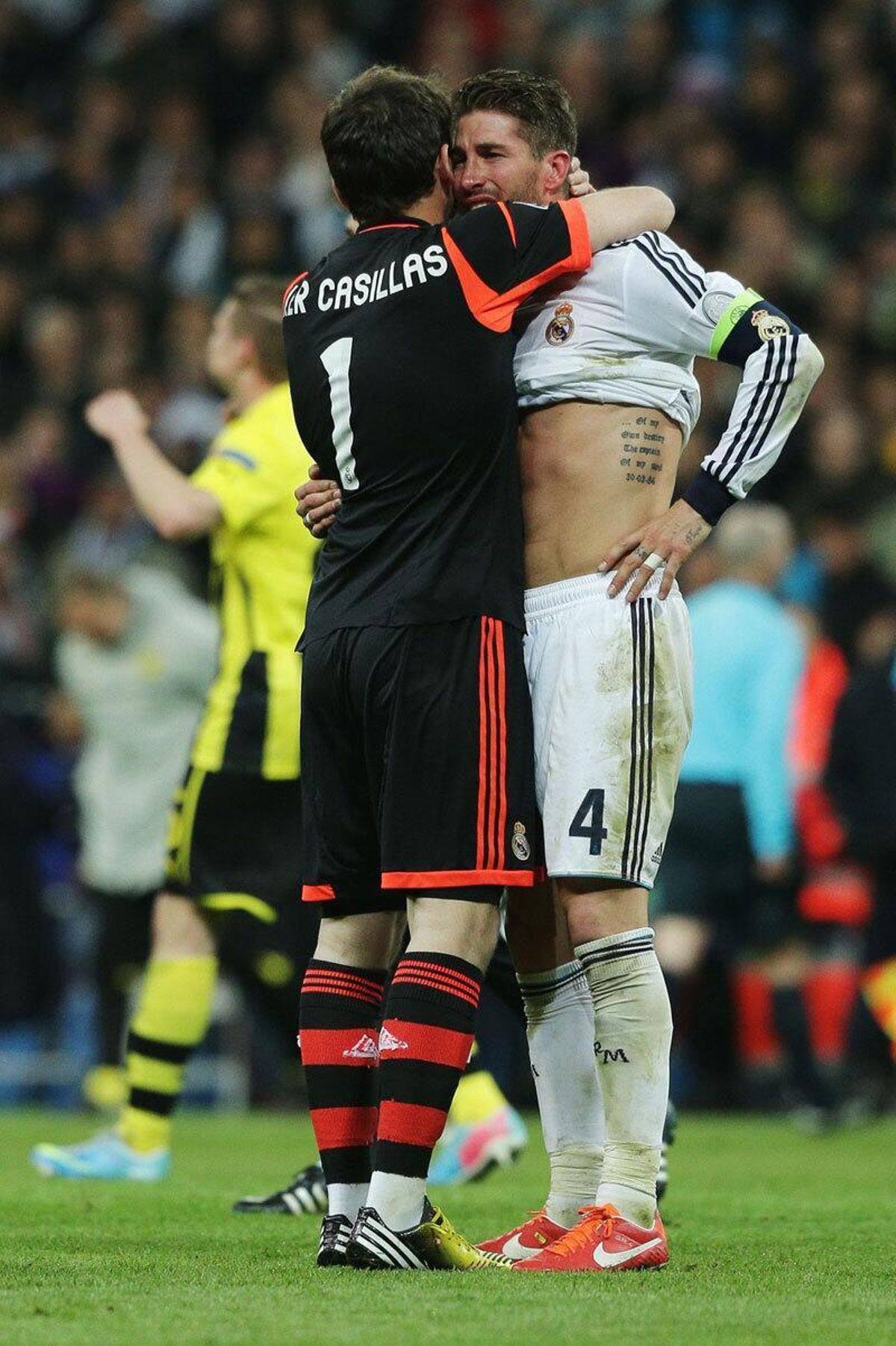 Iker Casillas y Sergio Ramos tras ser eliminados ante el Borussia Dortmund.