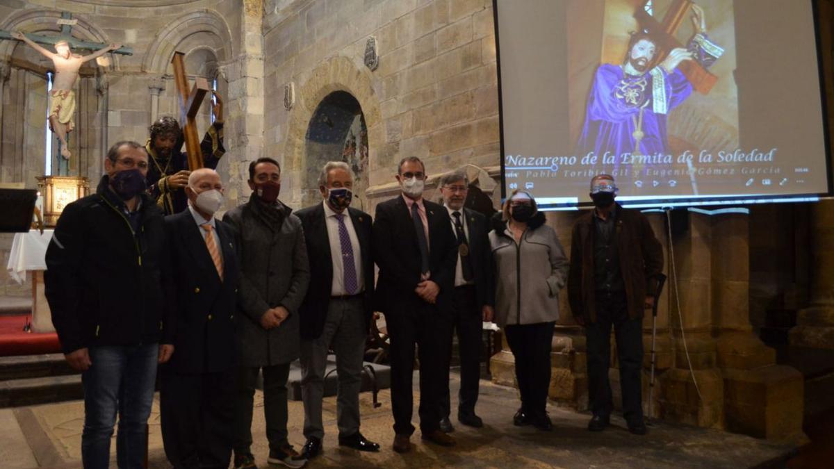 Acto de entrega de la marcha del Nazareno, en la iglesia de San Juan.. | E. P.