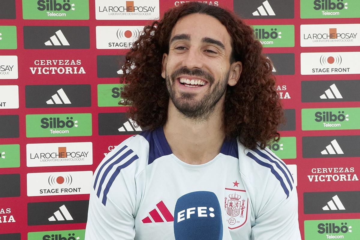 Cucurella, la sonrisa y melena que marcan la diferencia en la selección “Ser divertido engancha” | VÍDEO